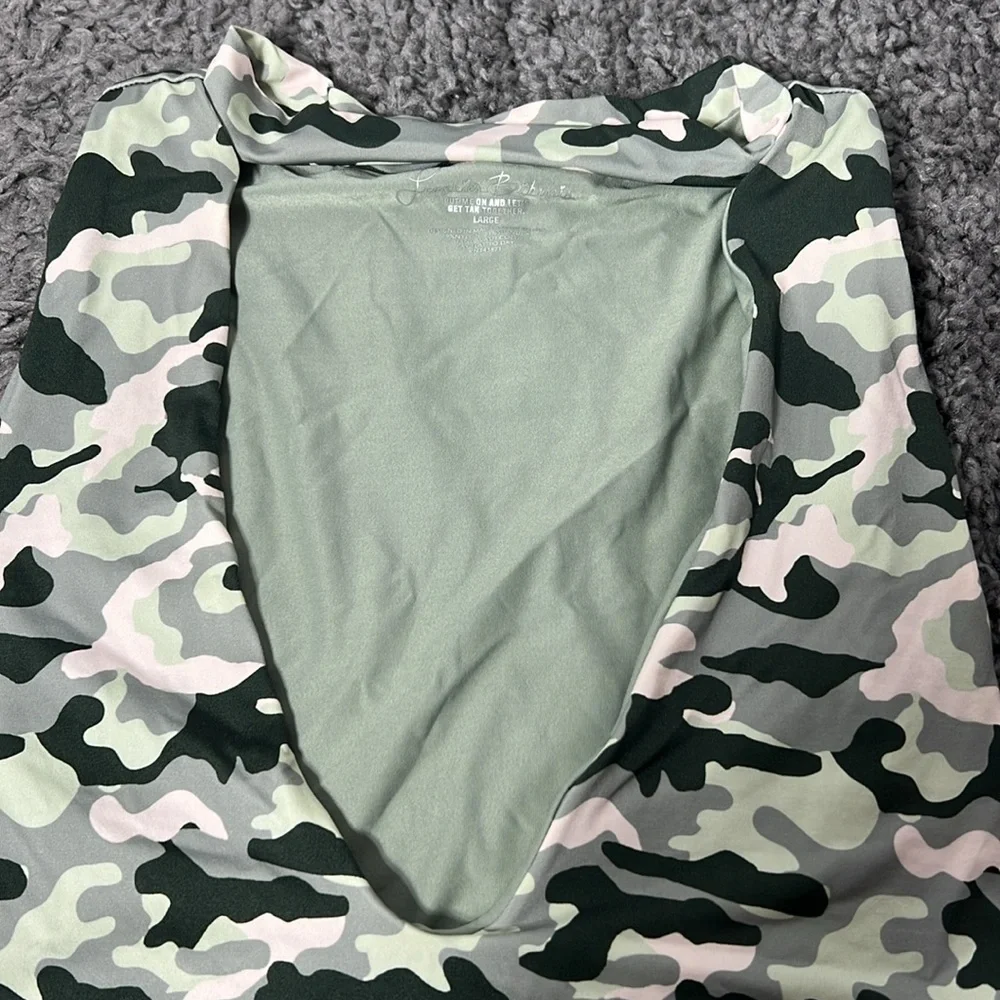 Frankie’s bikinis cutout camo print swim top size Large